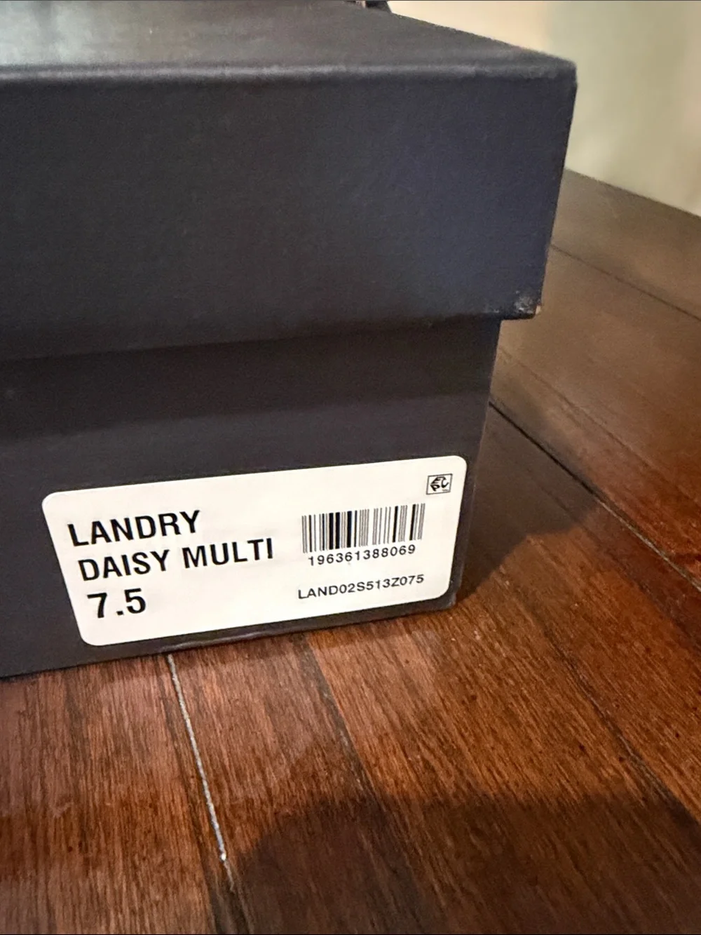 Betsey Johnson Landry Daisy Multi 7.5